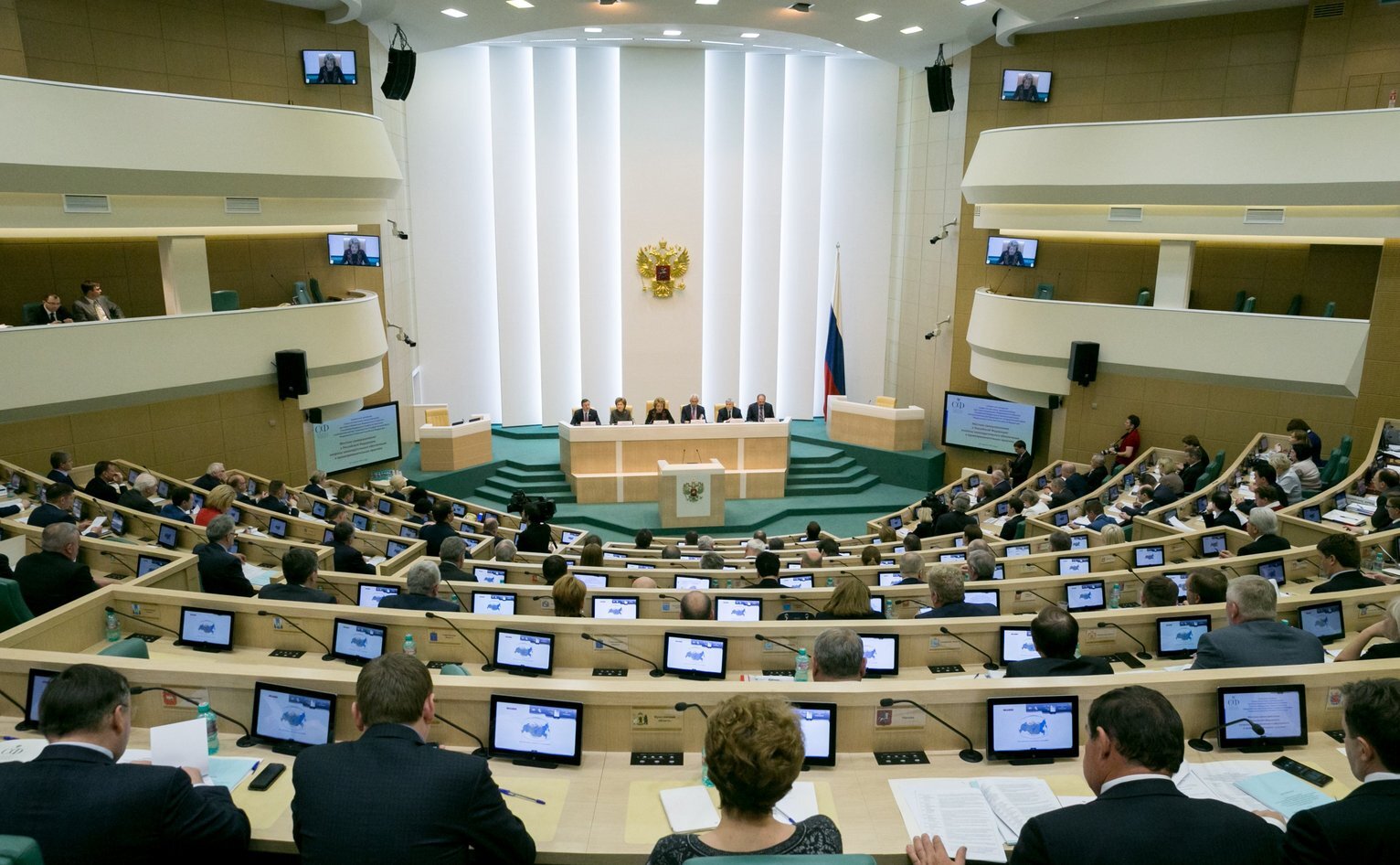 Специалисты нашей компании оказывали услуги  предприятиям и организациям в отраслях сектора государственного управления